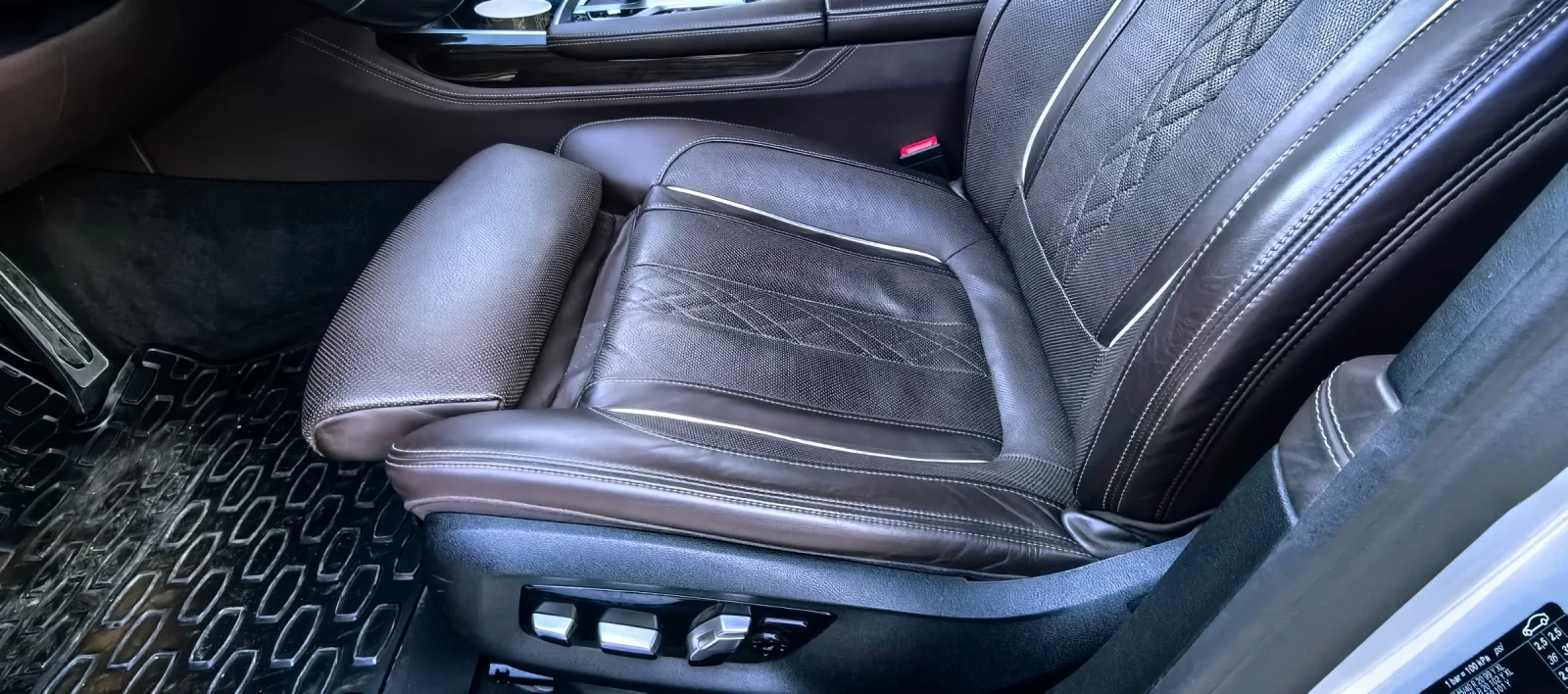 BMW 750 G11, снимка 10 - Автомобили и джипове - 53825072