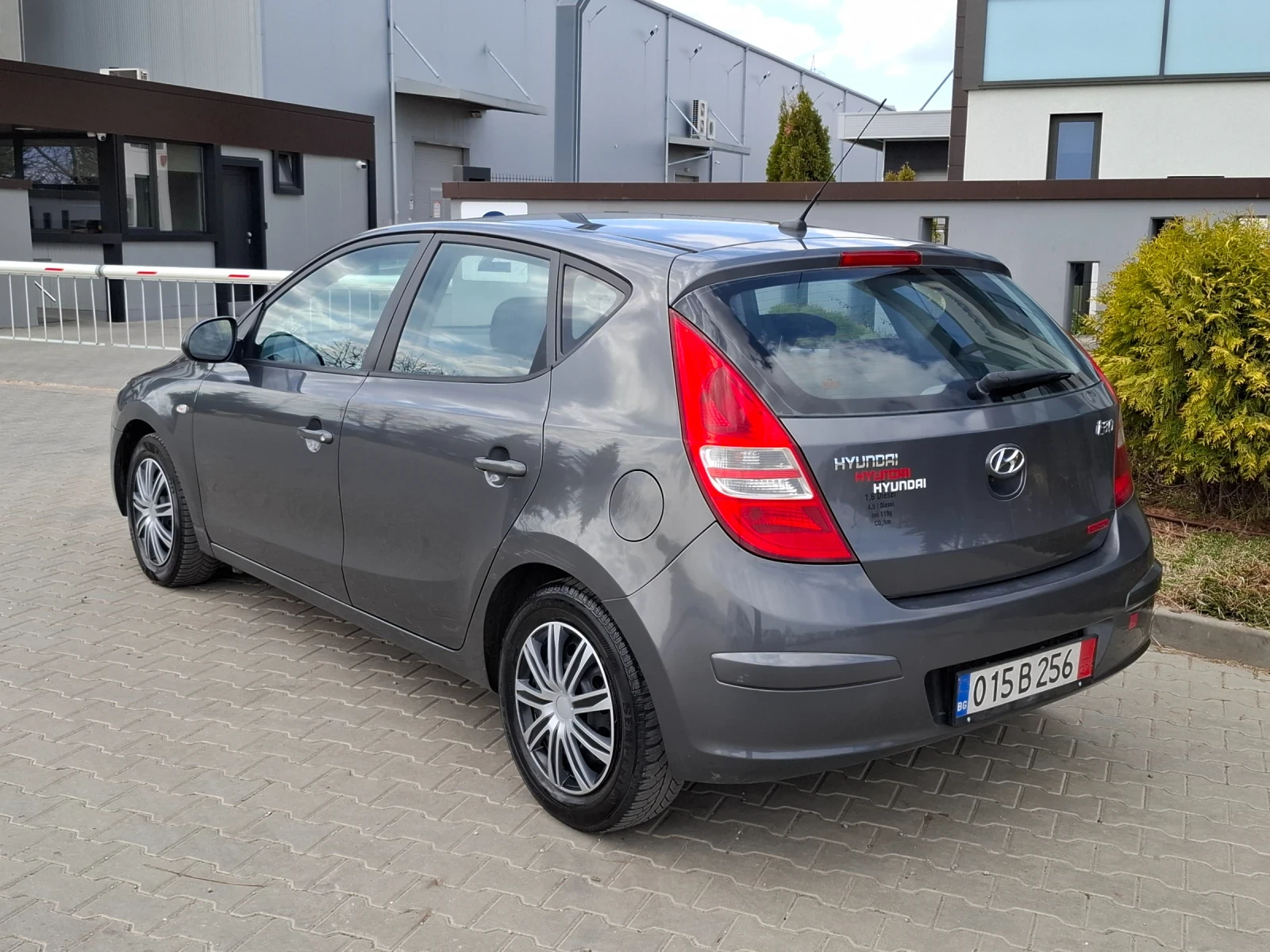 Hyundai I30 1.6CRDI* (90кс)* * КЛИМАТРОНИК* HOB BHOC* , снимка 14 - Автомобили и джипове - 53988646
