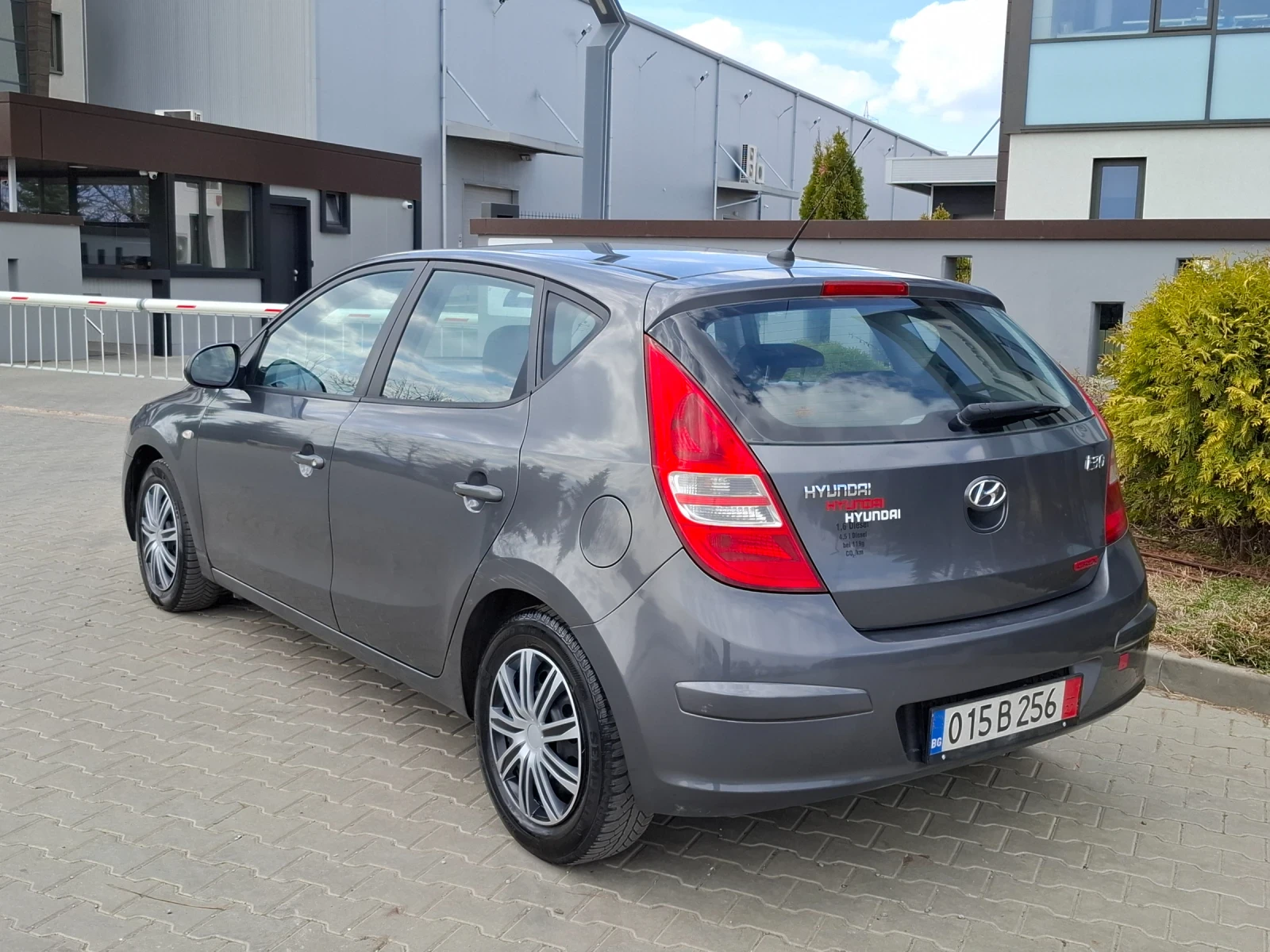 Hyundai I30 1.6CRDI* (90кс)* * КЛИМАТРОНИК* HOB BHOC* , снимка 15 - Автомобили и джипове - 53988646