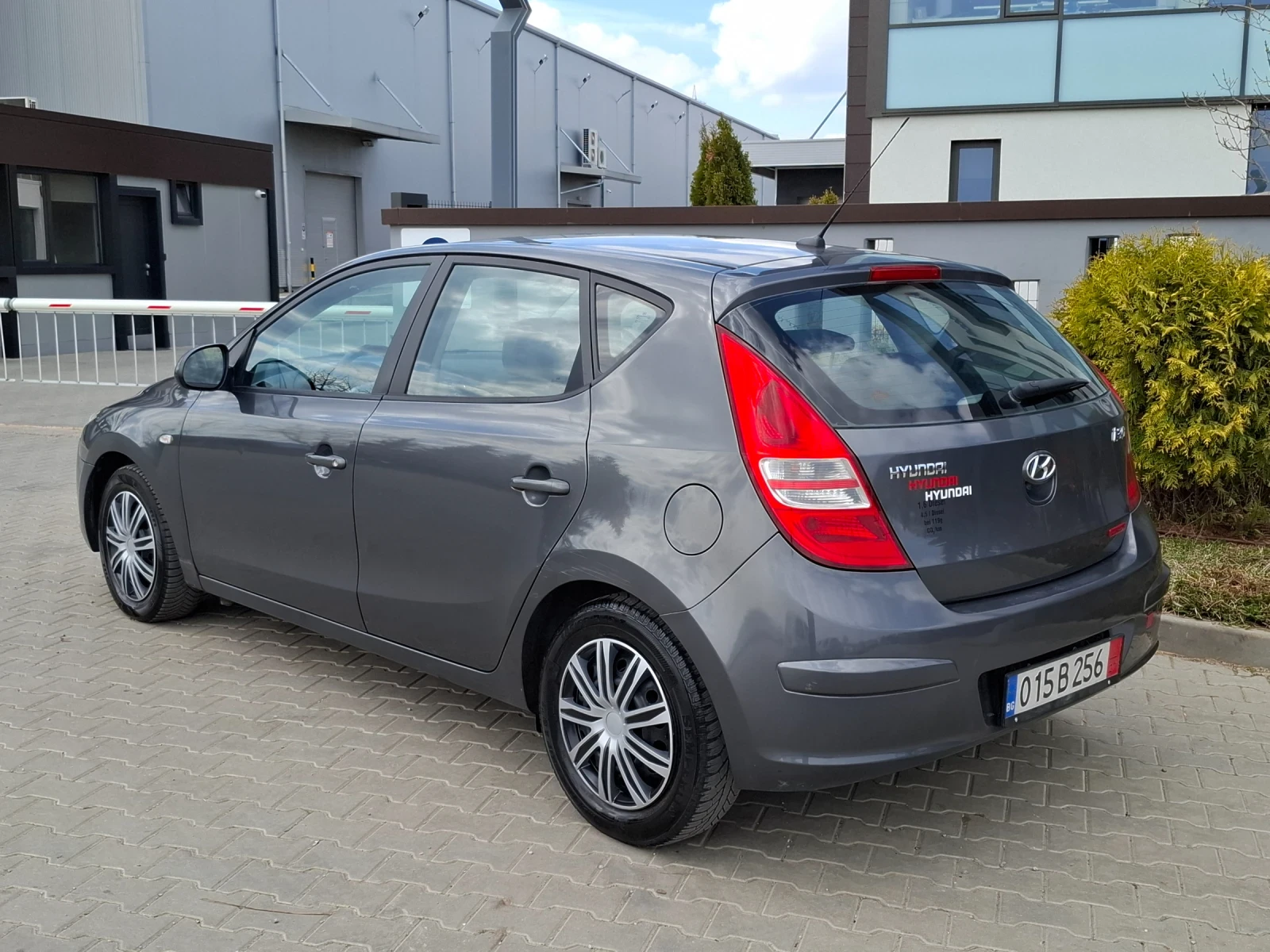 Hyundai I30 1.6CRDI* (90кс)* * КЛИМАТРОНИК* HOB BHOC* , снимка 13 - Автомобили и джипове - 53988646