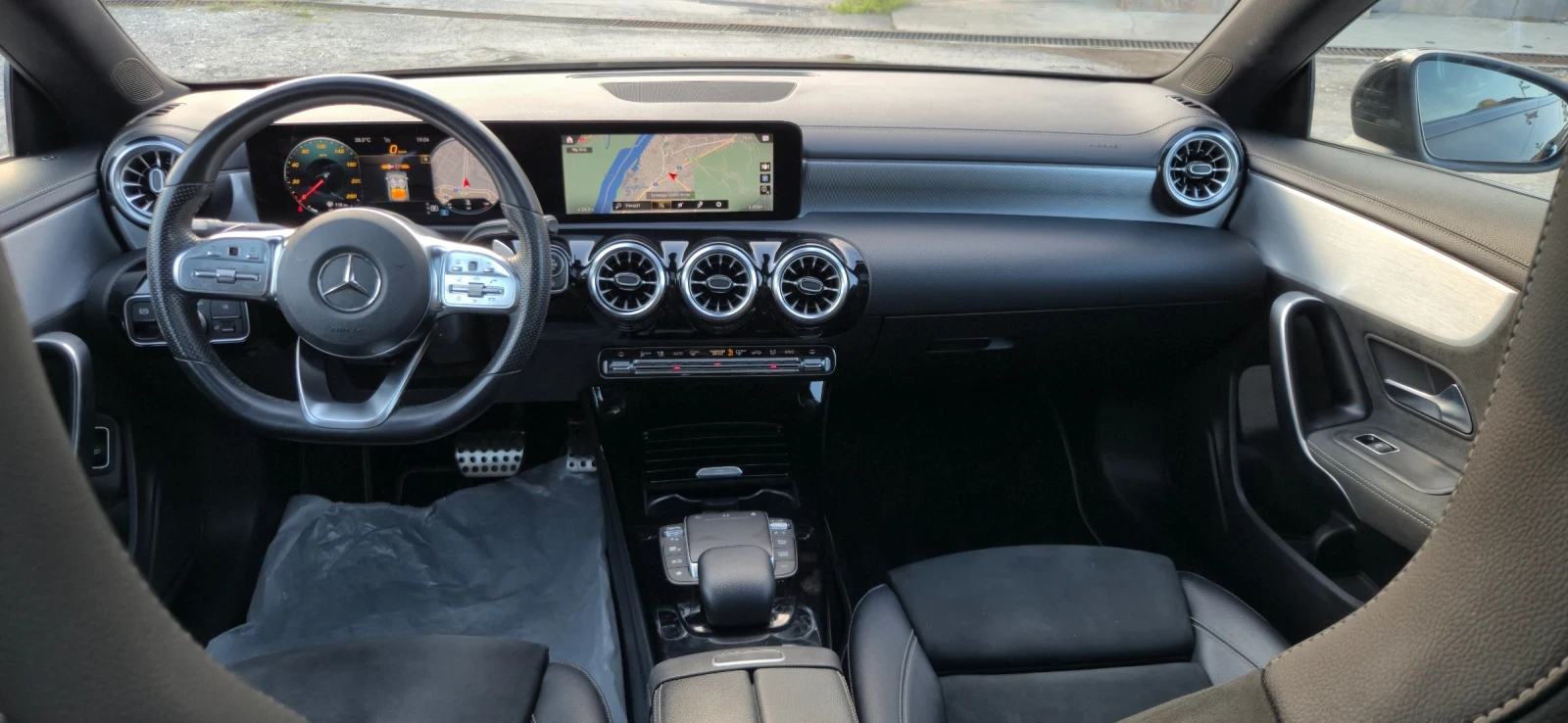 Mercedes-Benz CLA 200 CDI* EDITION* ПАНОРАМА* КАМЕРА, снимка 12 - Автомобили и джипове - 54230087