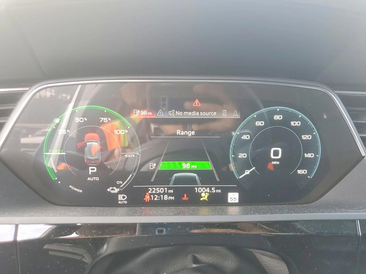 Audi E-Tron Premium Plus, снимка 9 - Автомобили и джипове - 55004155