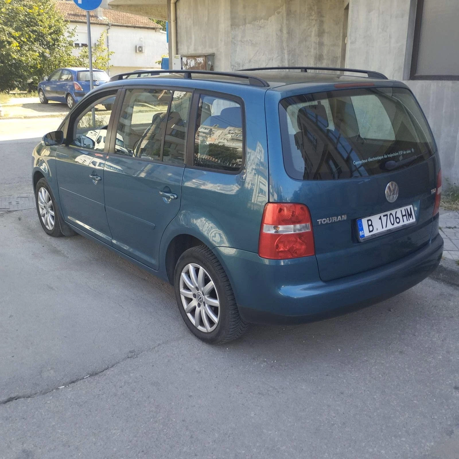 VW Touran 2.0, снимка 3 - Автомобили и джипове - 55790463