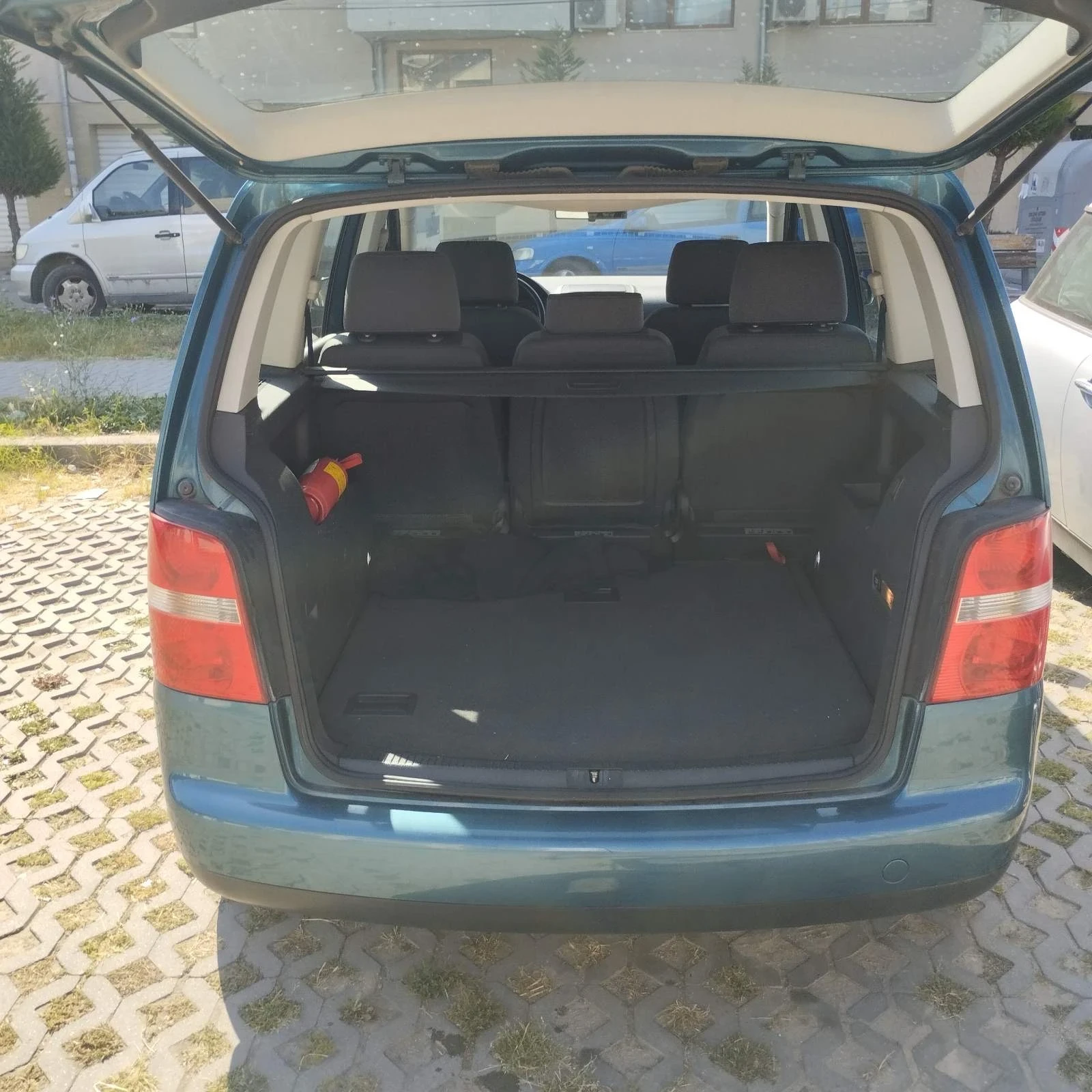 VW Touran 2.0, снимка 7 - Автомобили и джипове - 55790463