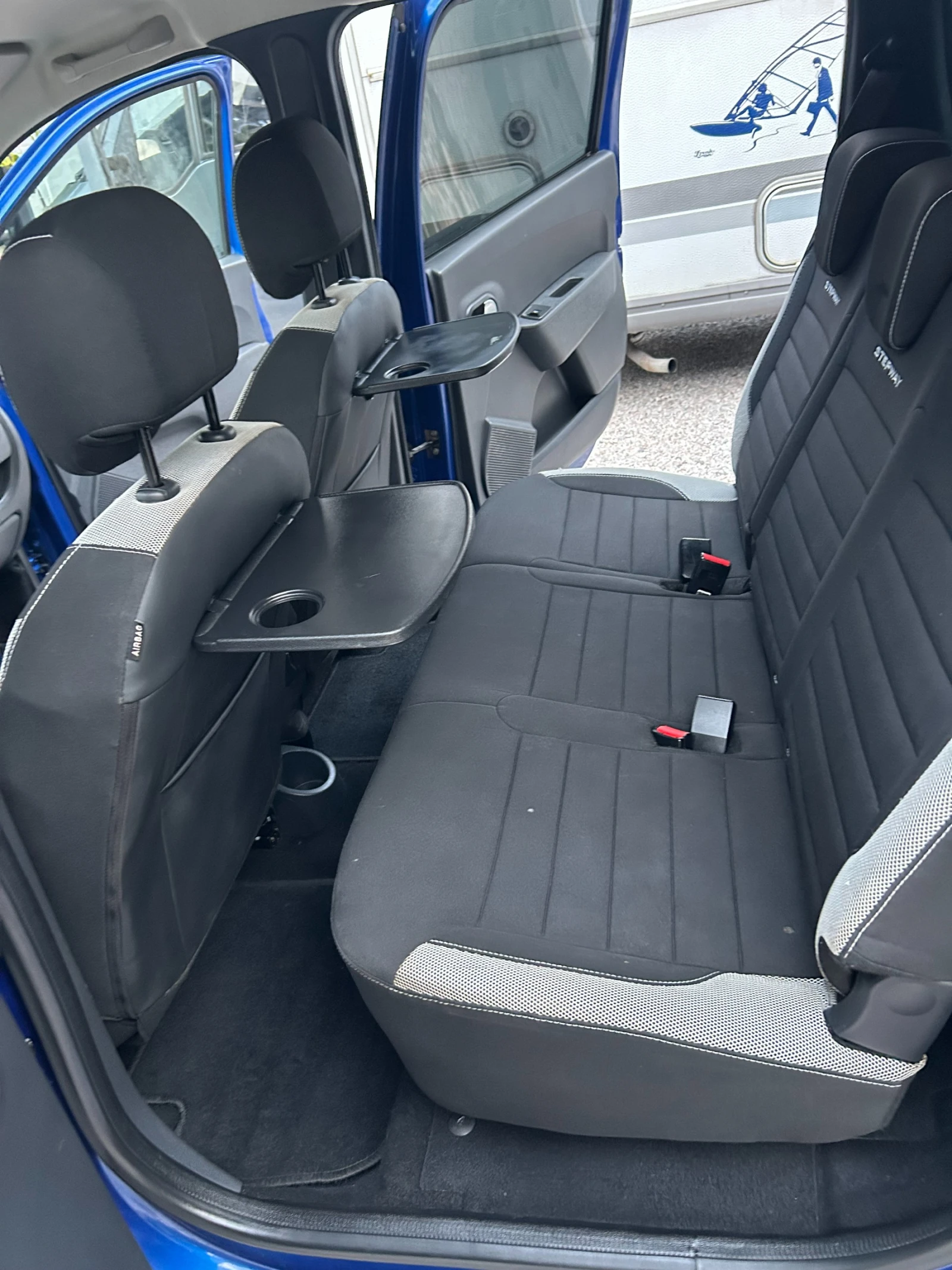 Dacia Lodgy 1.3 Benzin, снимка 11 - Автомобили и джипове - 56184281