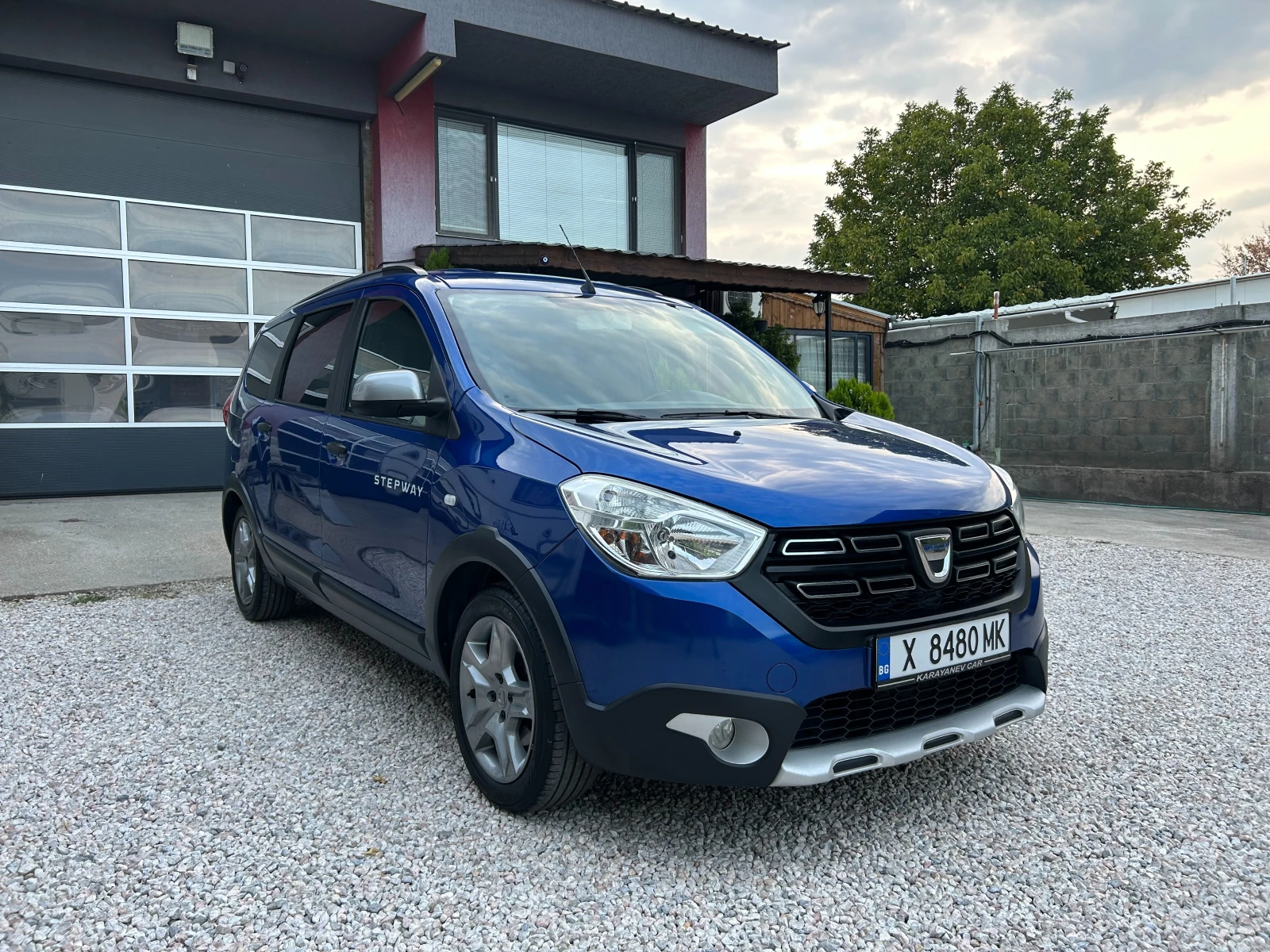 Dacia Lodgy 1.3 Benzin, снимка 6 - Автомобили и джипове - 56184281