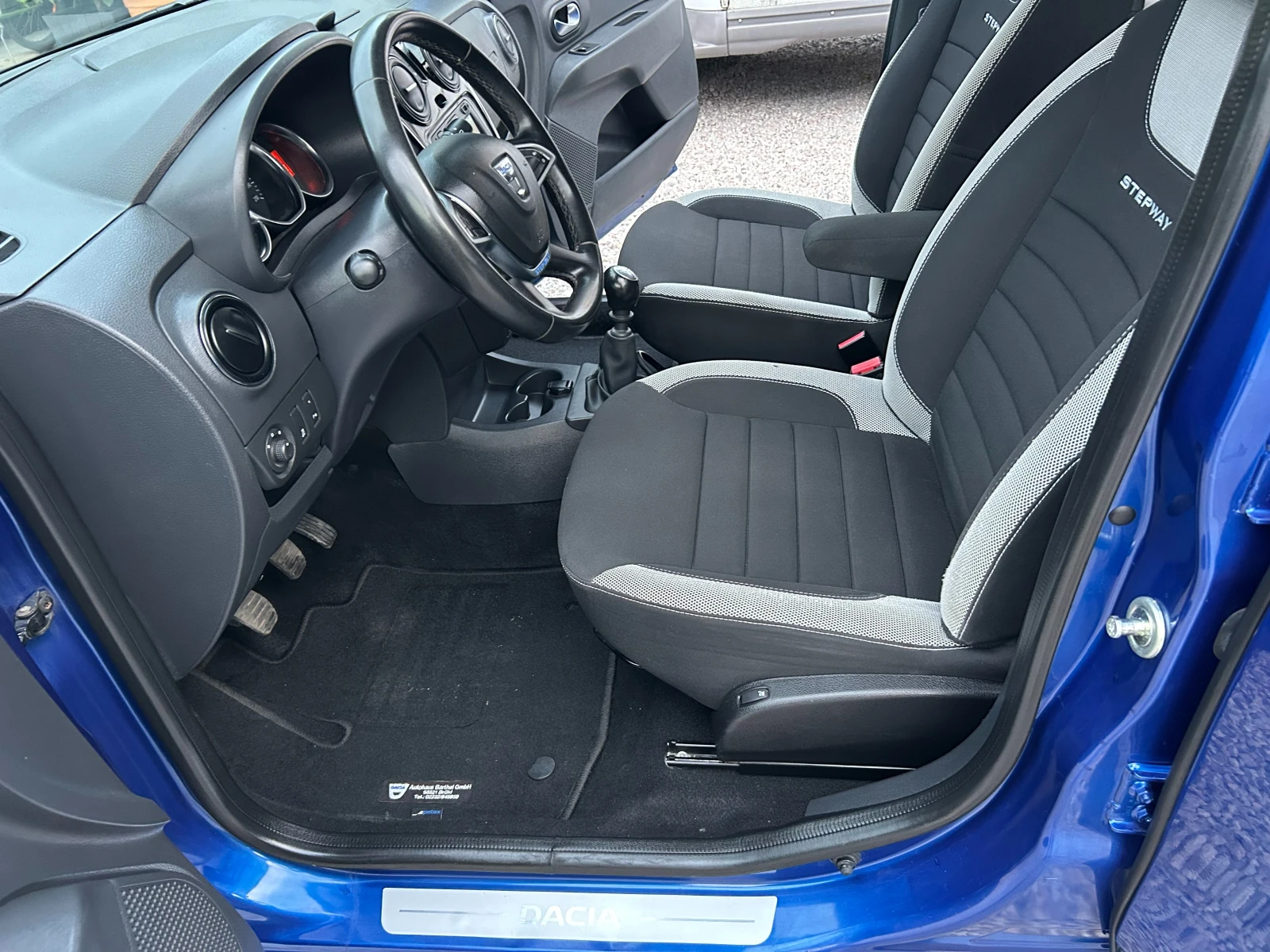 Dacia Lodgy 1.3 Benzin, снимка 12 - Автомобили и джипове - 56184281
