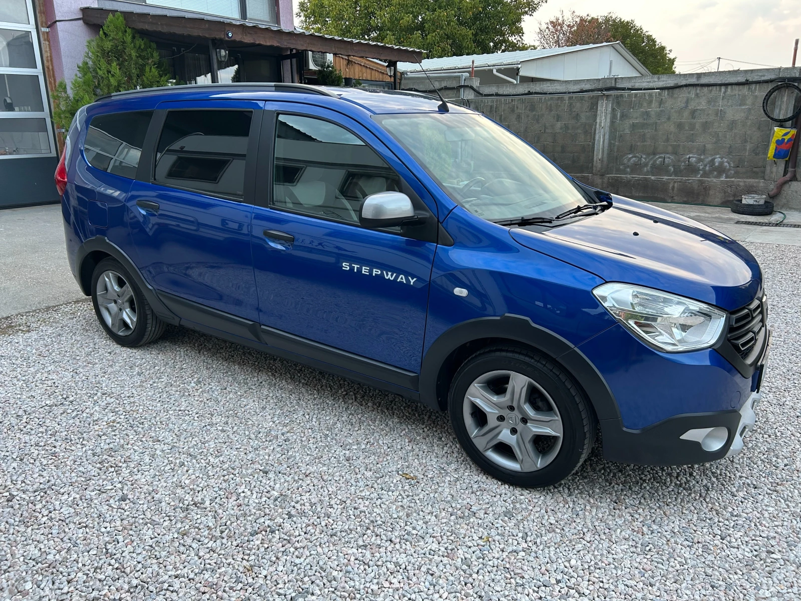 Dacia Lodgy 1.3 Benzin, снимка 7 - Автомобили и джипове - 56184281