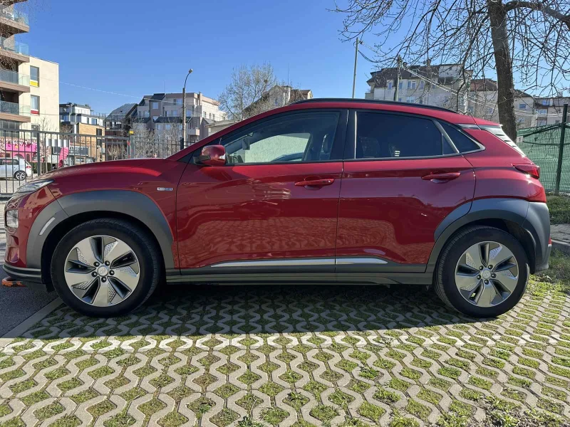 Hyundai Kona PREMIUM 64KWh FULL ASSIST/HEADUP/DISSTR/SOH99%, снимка 5 - Автомобили и джипове - 49586804