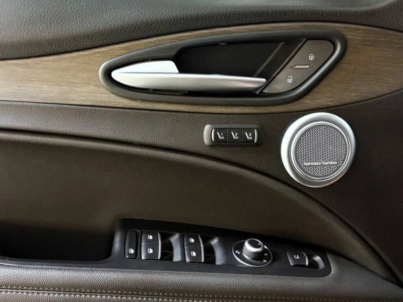 Alfa Romeo Stelvio Ti Sport AWD* HARMAN KARDON* PANO* MEMORY* KEYLESS, снимка 10 - Автомобили и джипове - 53502657
