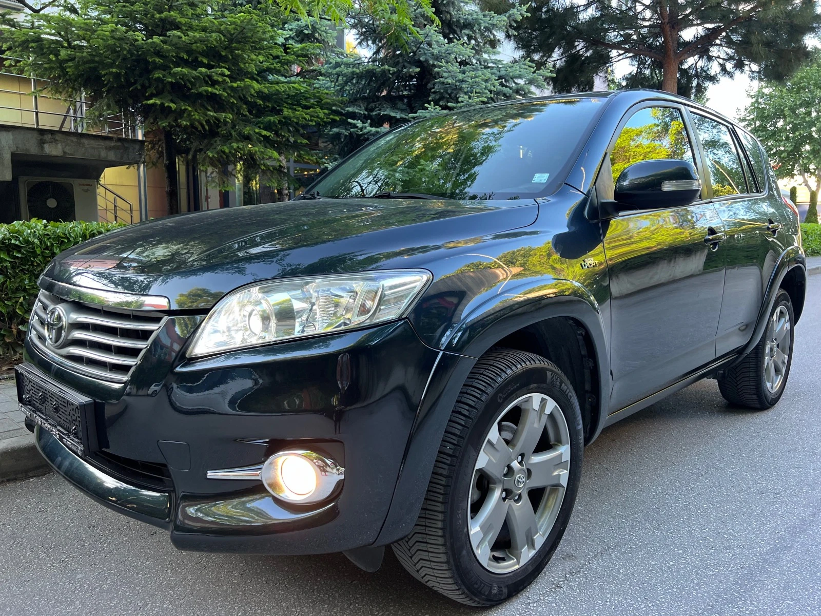 Toyota Rav4 2.2D-4D XENON/NAVI/150kc/PODGREV/KOJA/UNIKAT - [1] 