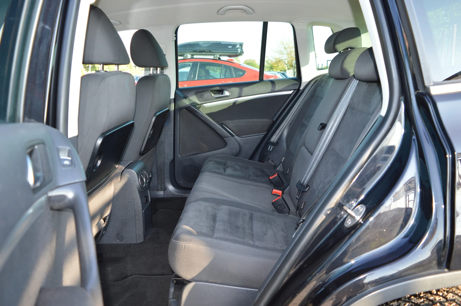 VW Tiguan 2.0TDI-140k.c.DSG 4X4 HIGHLINE | Mobile.bg   12