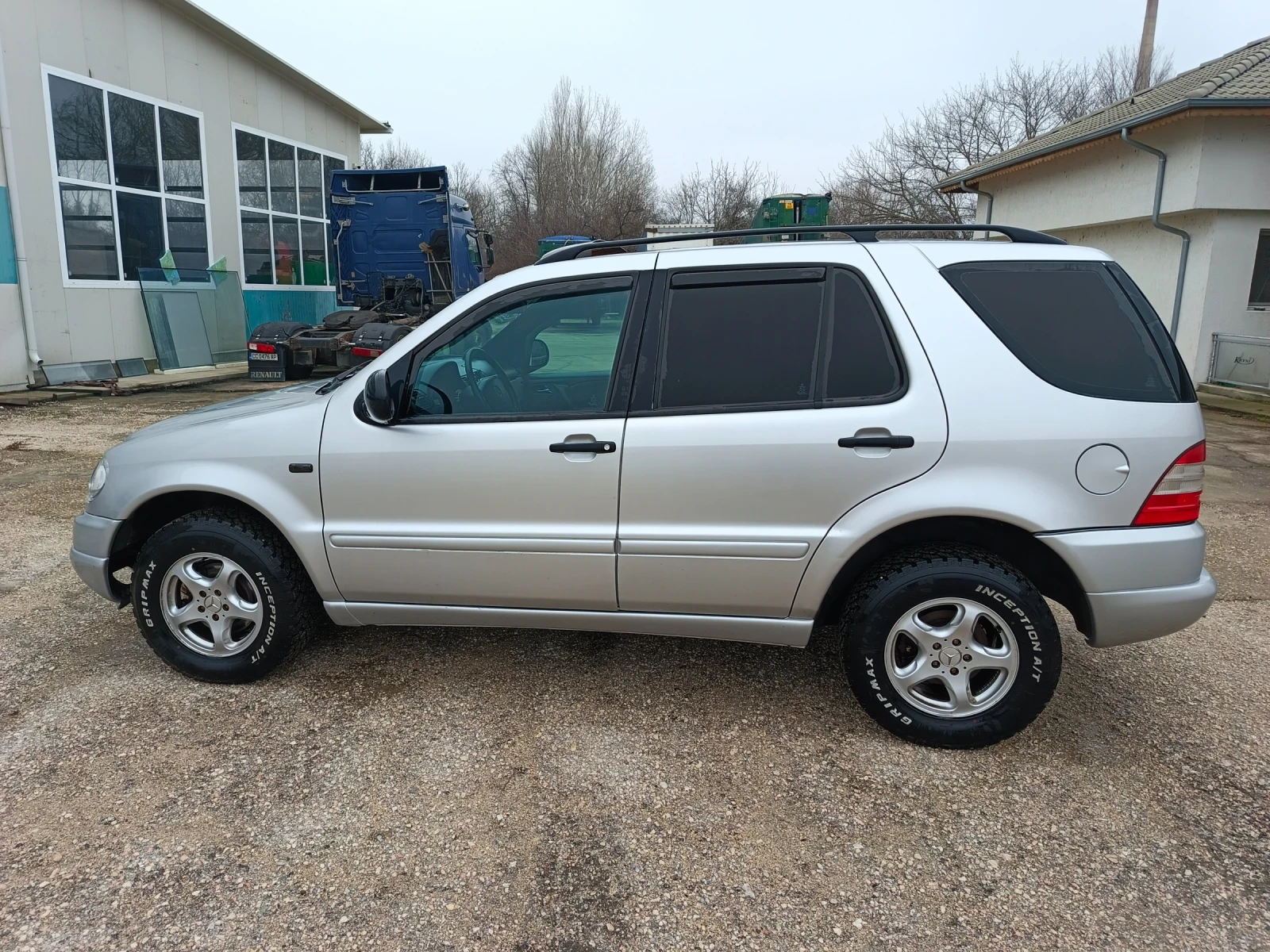 Mercedes-Benz ML 230 2.3i - изображение 3