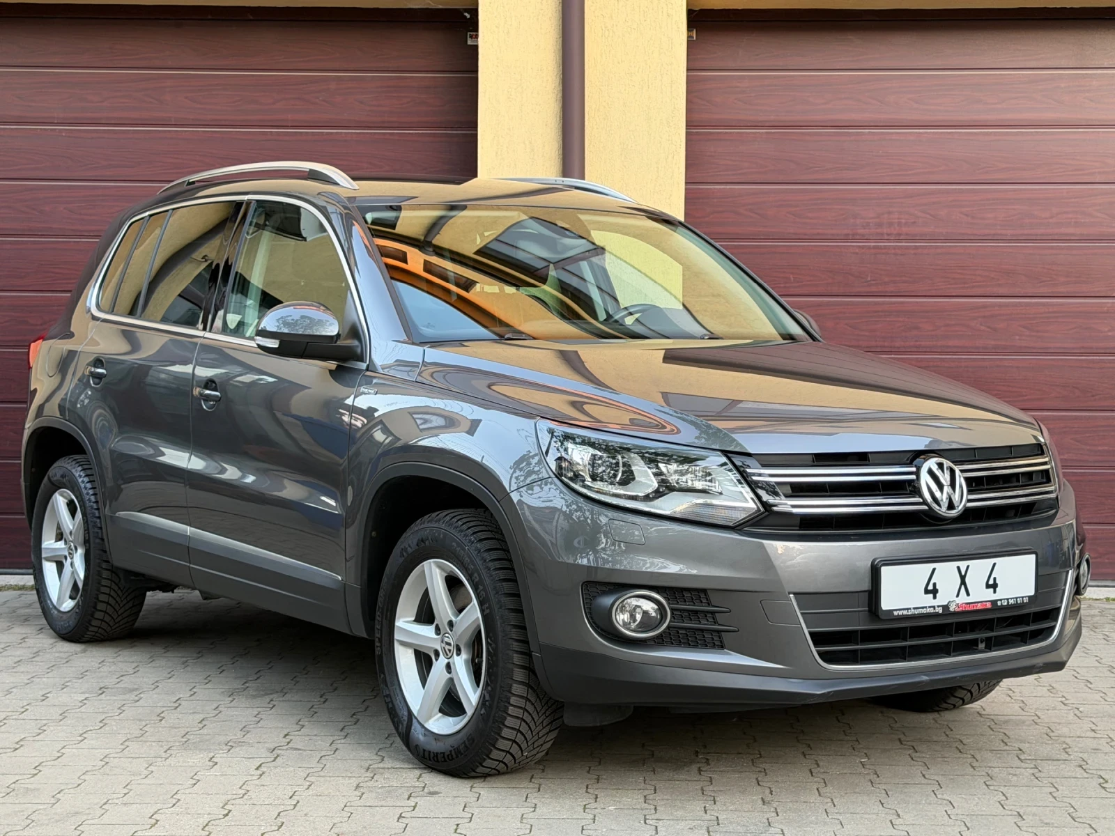 VW Tiguan 4x4* 2.0TDI-150ps с Пълна Сервизна История!, снимка 2 - Автомобили и джипове - 54740151