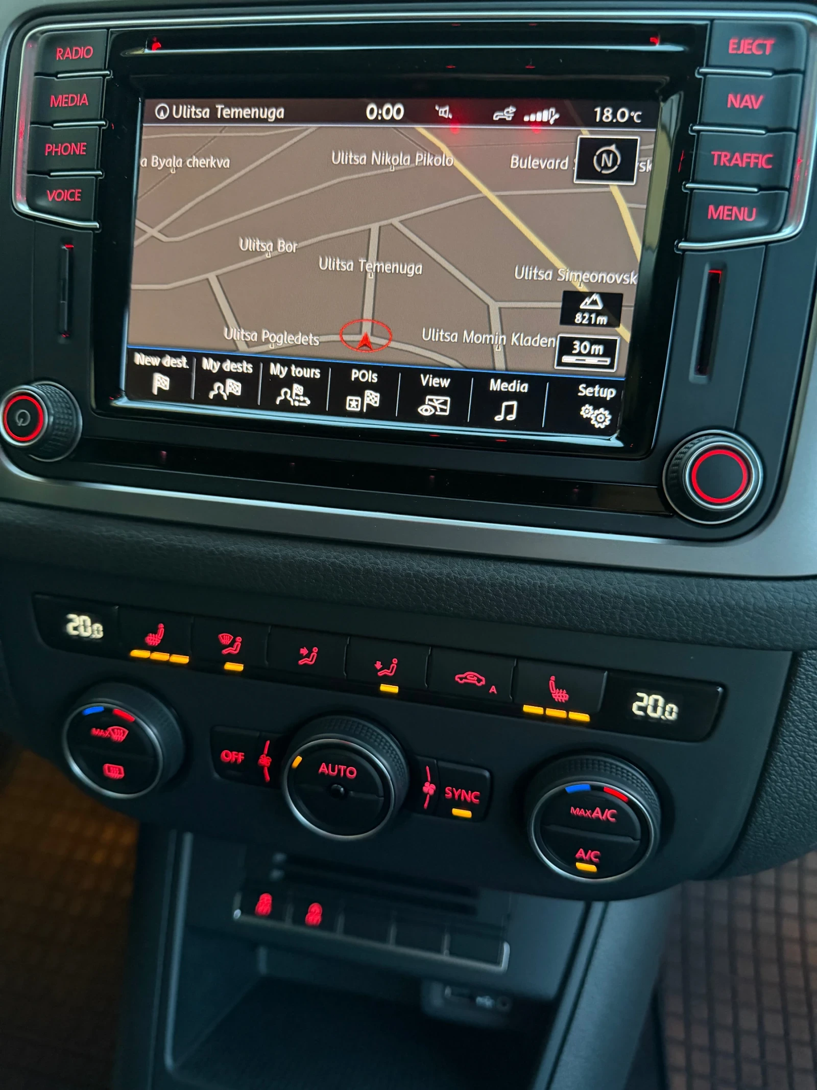 VW Tiguan 4x4* 2.0TDI-150ps с Пълна Сервизна История!, снимка 13 - Автомобили и джипове - 54740151