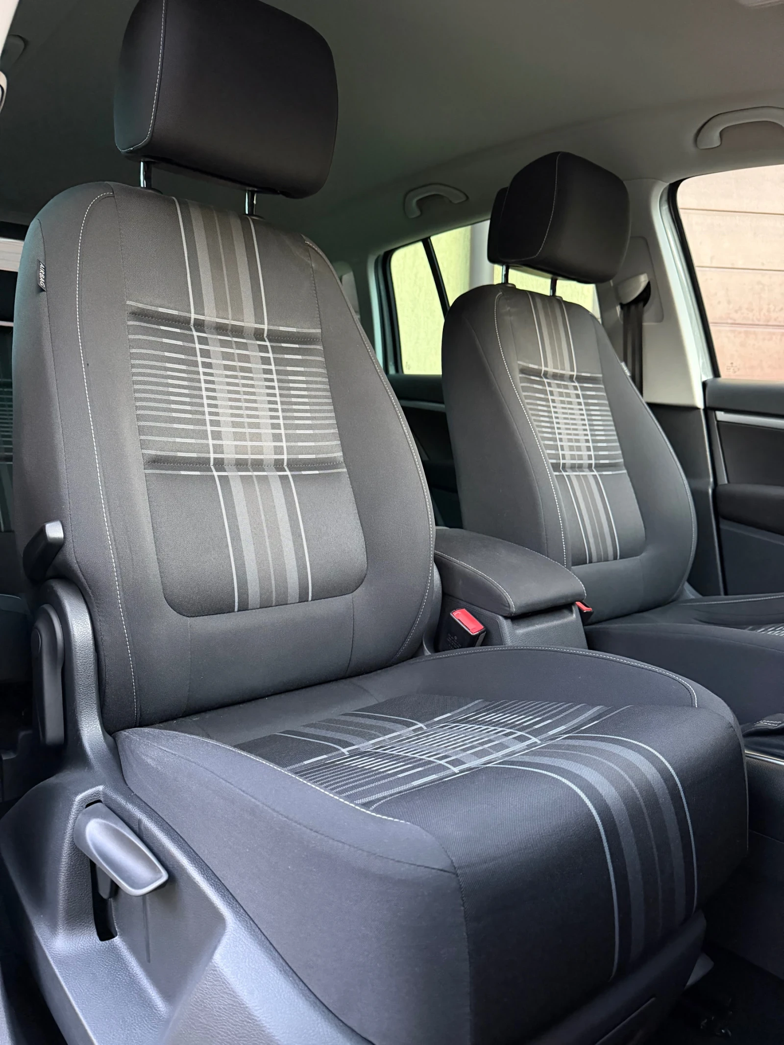 VW Tiguan 4x4* 2.0TDI-150ps с Пълна Сервизна История!, снимка 9 - Автомобили и джипове - 54740151