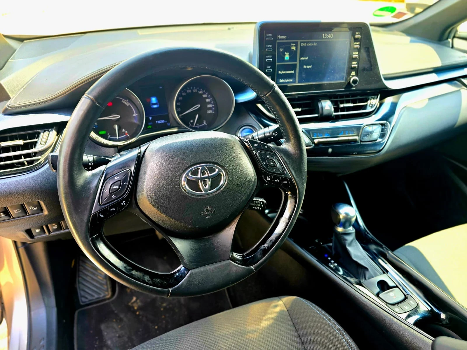 Toyota C-HR 2.0 Hybrid Facelift, снимка 8 - Автомобили и джипове - 55427216