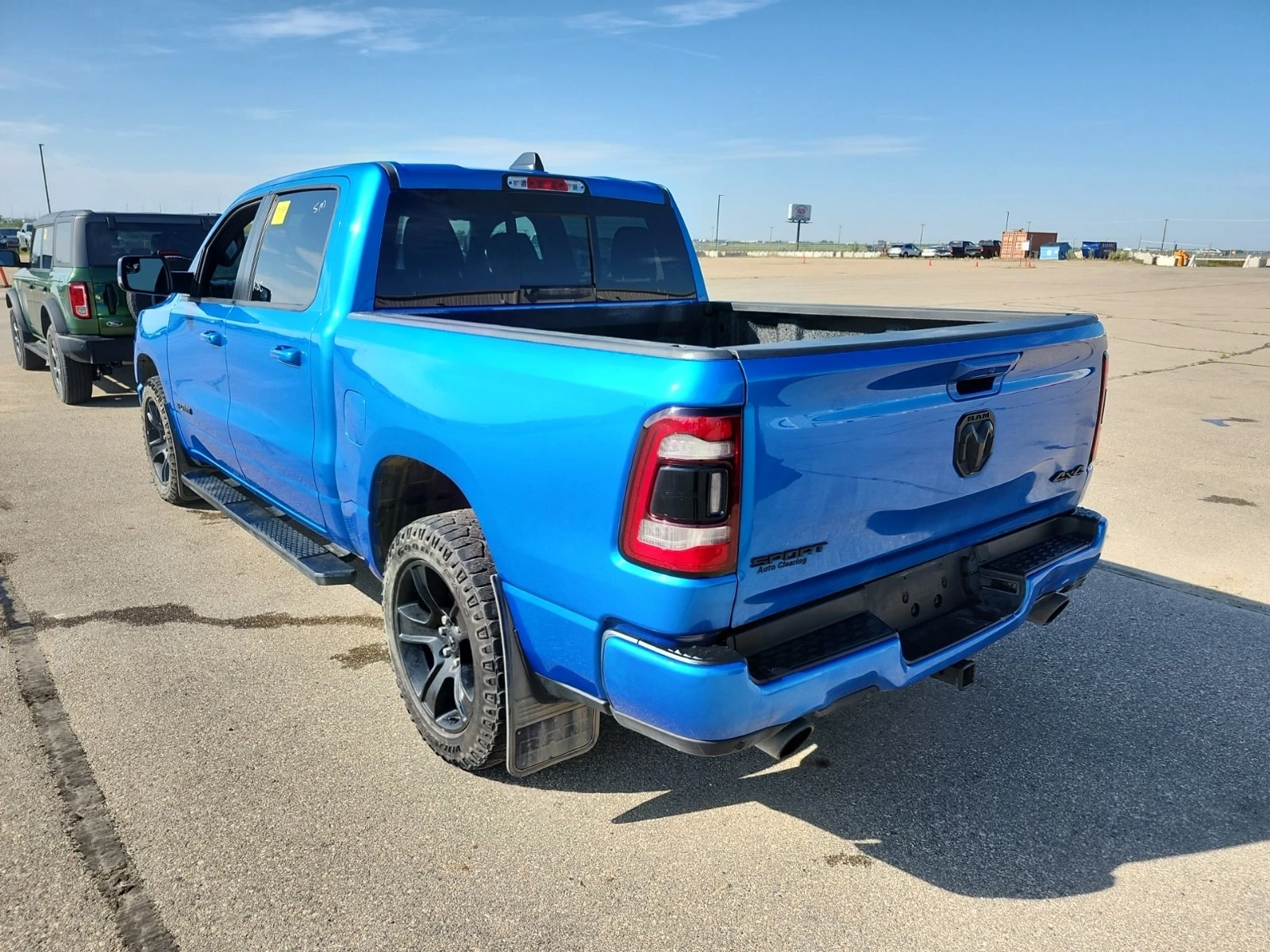 Dodge RAM 1500 * SPORT CREW CAB SHORT BED * CARFAX , снимка 4 - Автомобили и джипове - 55799103