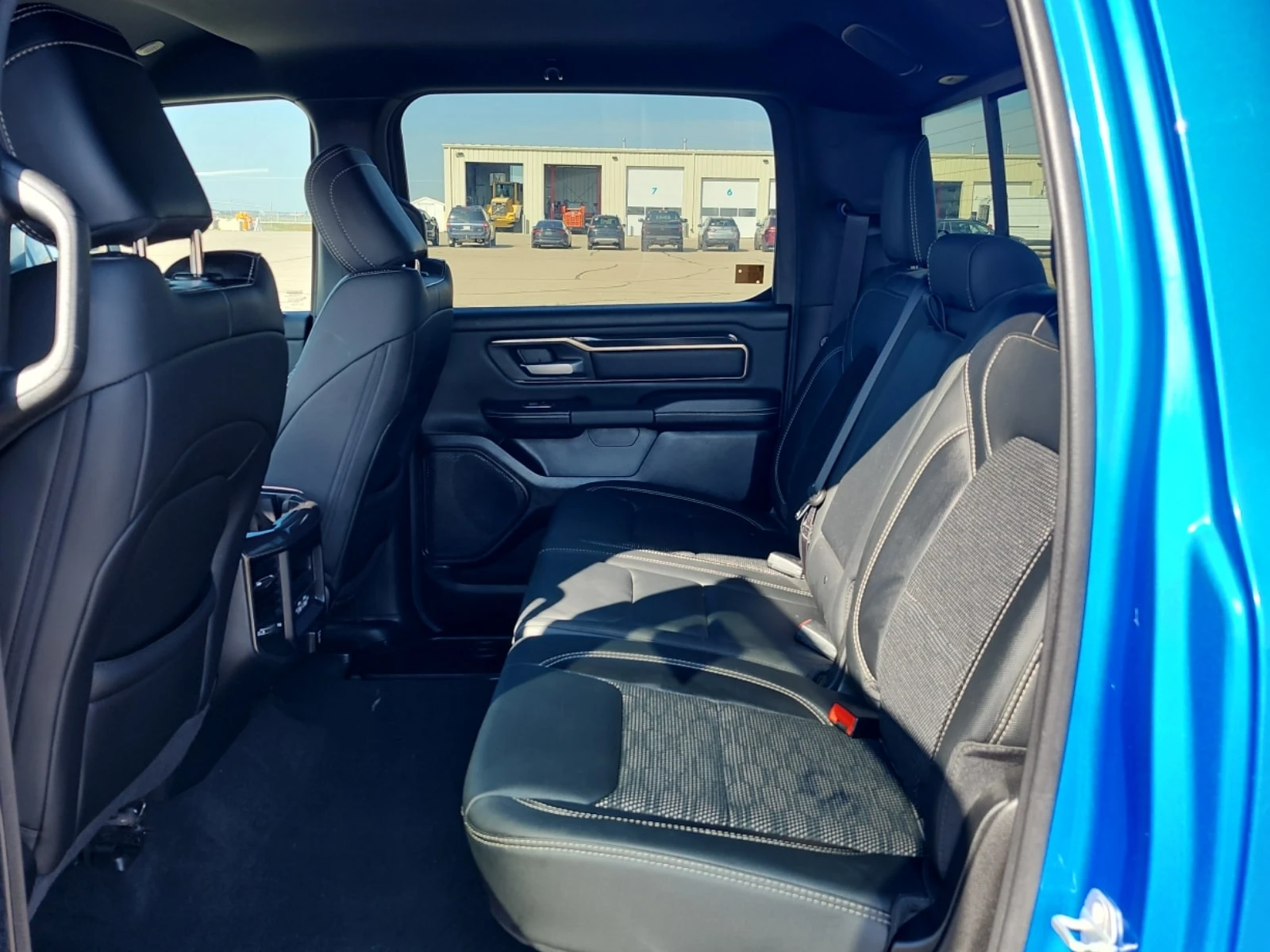 Dodge RAM 1500 * SPORT CREW CAB SHORT BED * CARFAX , снимка 12 - Автомобили и джипове - 55799103
