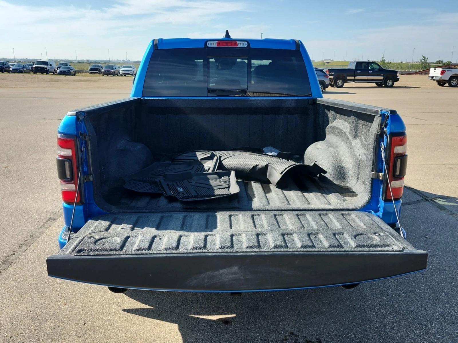 Dodge RAM 1500 * SPORT CREW CAB SHORT BED * CARFAX , снимка 14 - Автомобили и джипове - 55799103