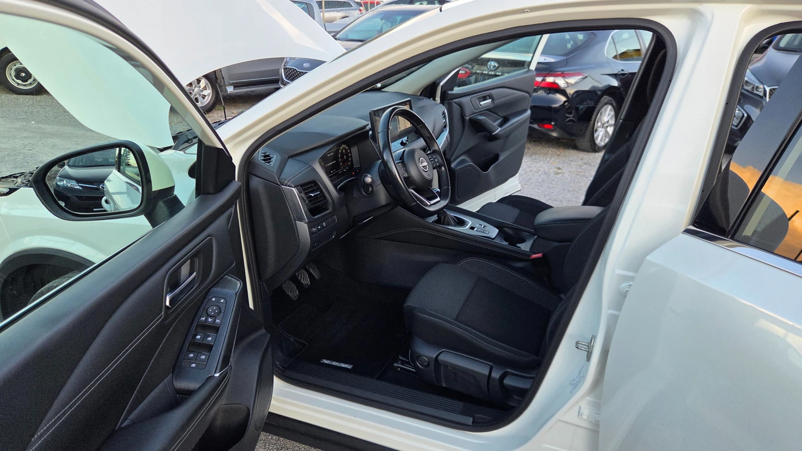 Nissan Qashqai 1.3 DIG-T Mild Hybrid, снимка 9 - Автомобили и джипове - 56199767