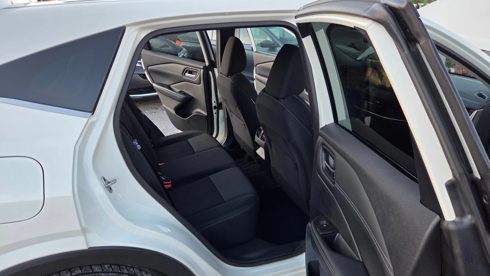 Nissan Qashqai 1.3 DIG-T Mild Hybrid, снимка 13 - Автомобили и джипове - 56199767