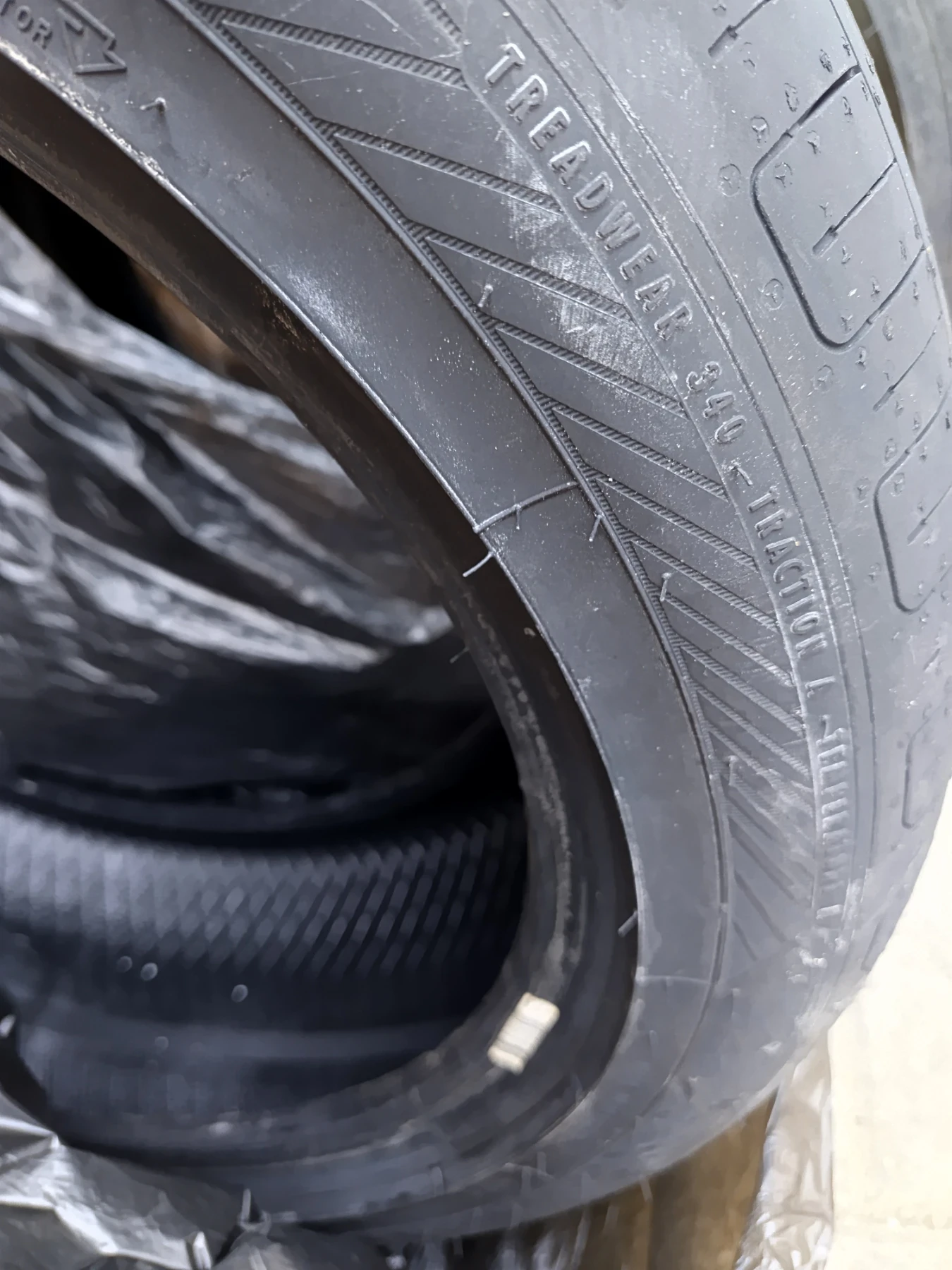 Гуми Летни 215/50R18, снимка 3 - Гуми и джанти - 55740147