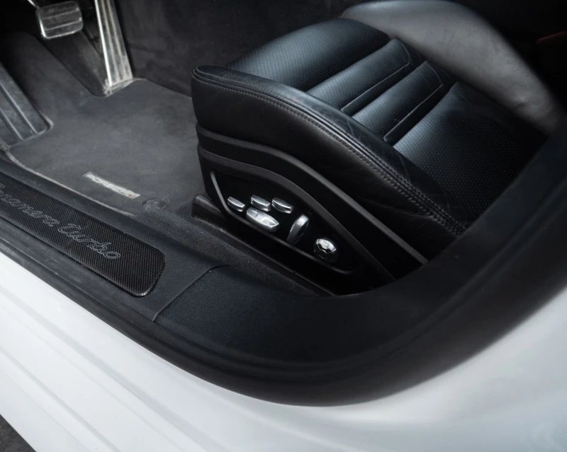 Porsche Panamera TURBO/549HP/BOSE/SOFT-CLOSE/CAM/NAVI/390v, снимка 10 - Автомобили и джипове - 50221215