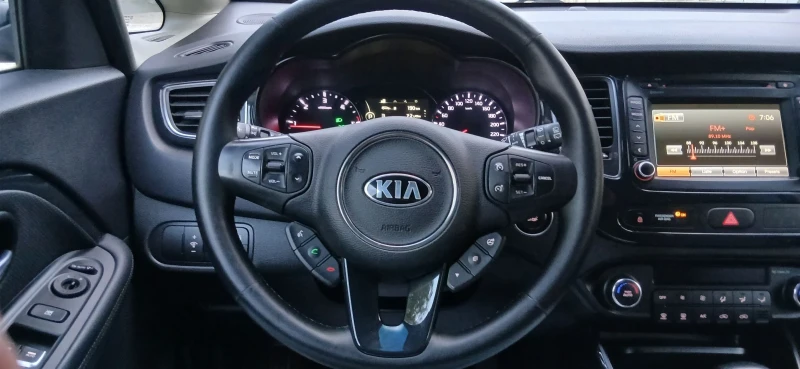 Kia Carens 1.7 CRDi Active 7 МЕСТНА, снимка 11 - Автомобили и джипове - 52206602