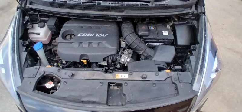 Kia Carens 1.7 CRDi Active 7 МЕСТНА, снимка 17 - Автомобили и джипове - 52206602
