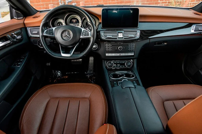 Mercedes-Benz CLS 55 AMG !4-MATIC!..AMG-PACKAGE..* АвтоКредит* Цена до БГ* , снимка 9 - Автомобили и джипове - 52504494