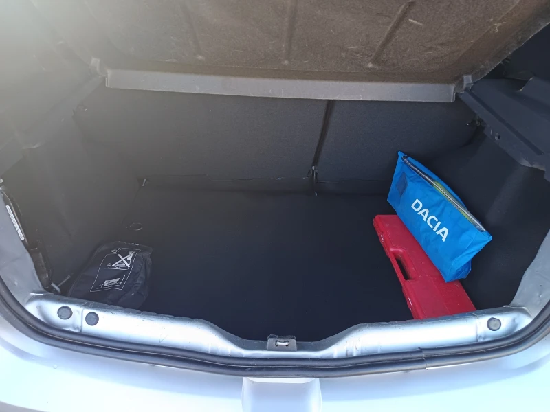 Dacia Sandero 1.6i газ/бензин, снимка 17 - Автомобили и джипове - 52733799