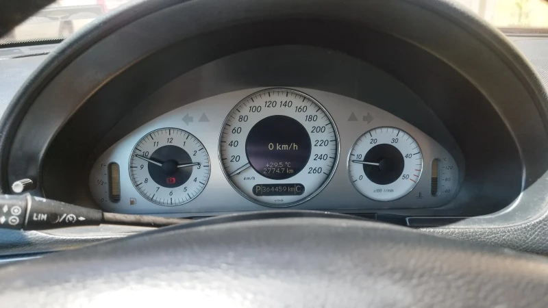 Mercedes-Benz E 220, снимка 7 - Автомобили и джипове - 53071566