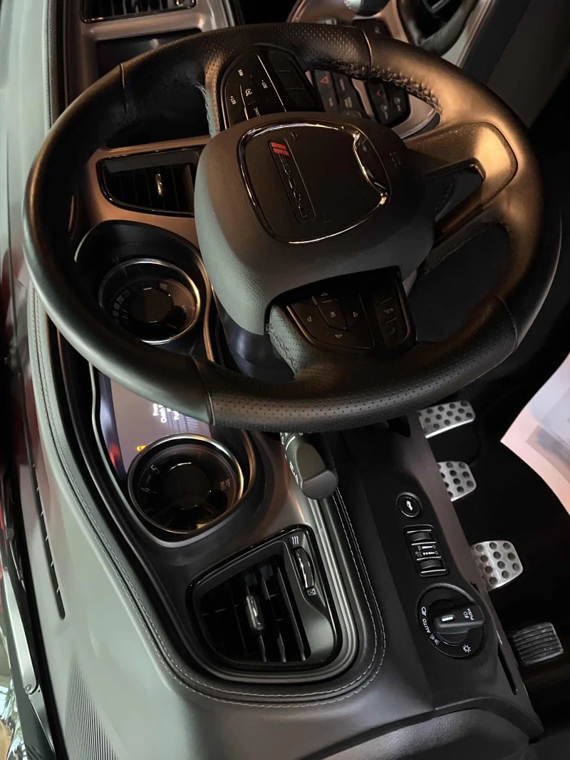 Dodge Challenger 6.4L 8cyl Rear Wheel Drive, снимка 7 - Автомобили и джипове - 53540784