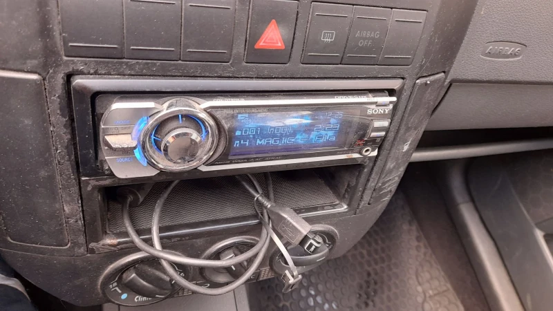 VW Polo 1, 9 SDI 64кс, снимка 15 - Автомобили и джипове - 53587568