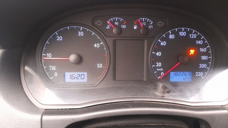 VW Polo 1, 9 SDI 64кс, снимка 12 - Автомобили и джипове - 53587568