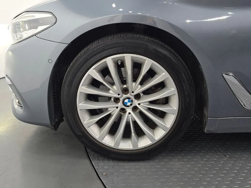 BMW 520 520d Luxury Special Edition| 190к.с.| ВКЛ.ТЕХНОТЕС, снимка 4 - Автомобили и джипове - 55441252