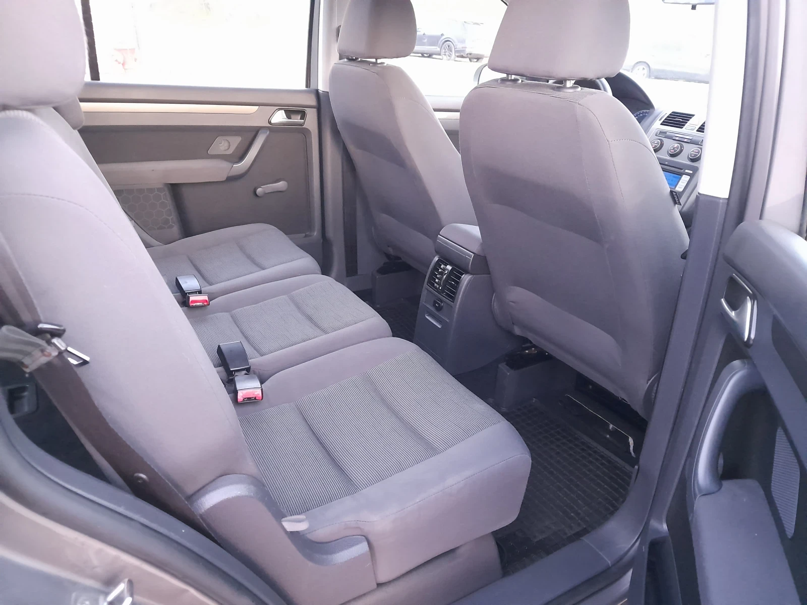 VW Touran FACELIFTE 1.9TDI - изображение 10