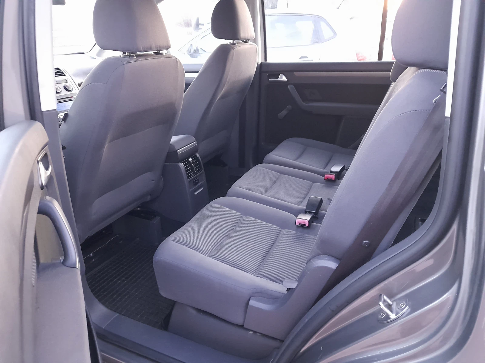 VW Touran FACELIFTE 1.9TDI - изображение 9