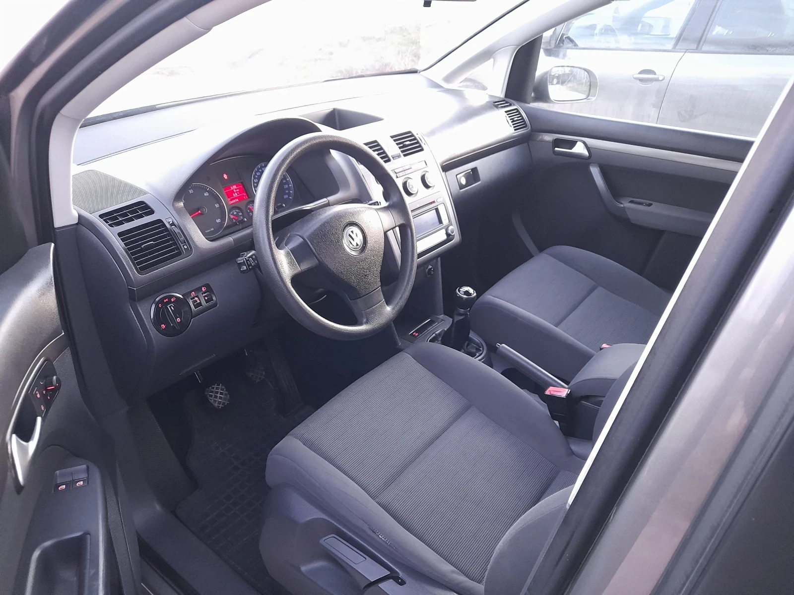 VW Touran FACELIFTE 1.9TDI - изображение 5