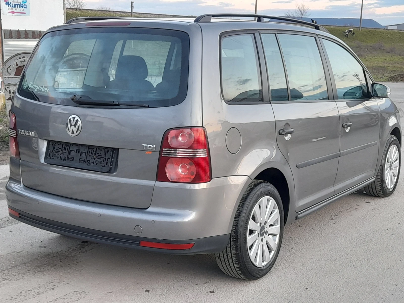 VW Touran FACELIFTE 1.9TDI - изображение 3