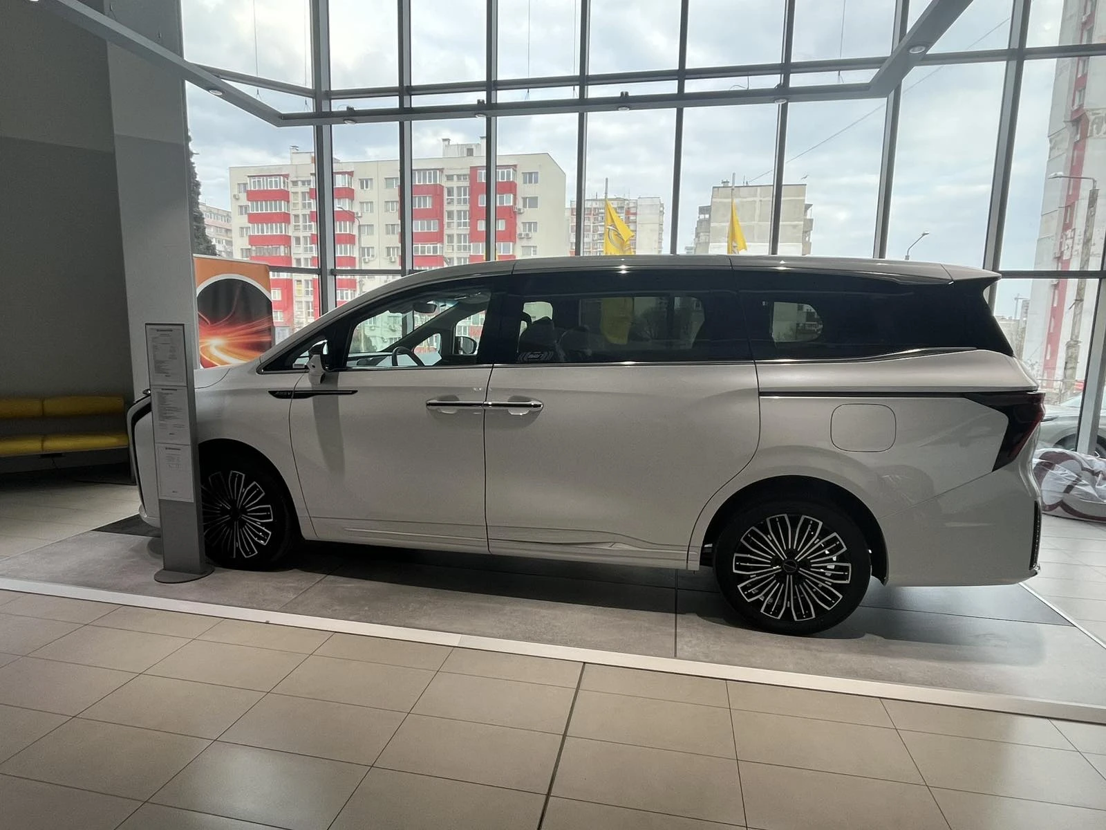 DONGFENG V9 PHEV, снимка 4 - Автомобили и джипове - 53865265