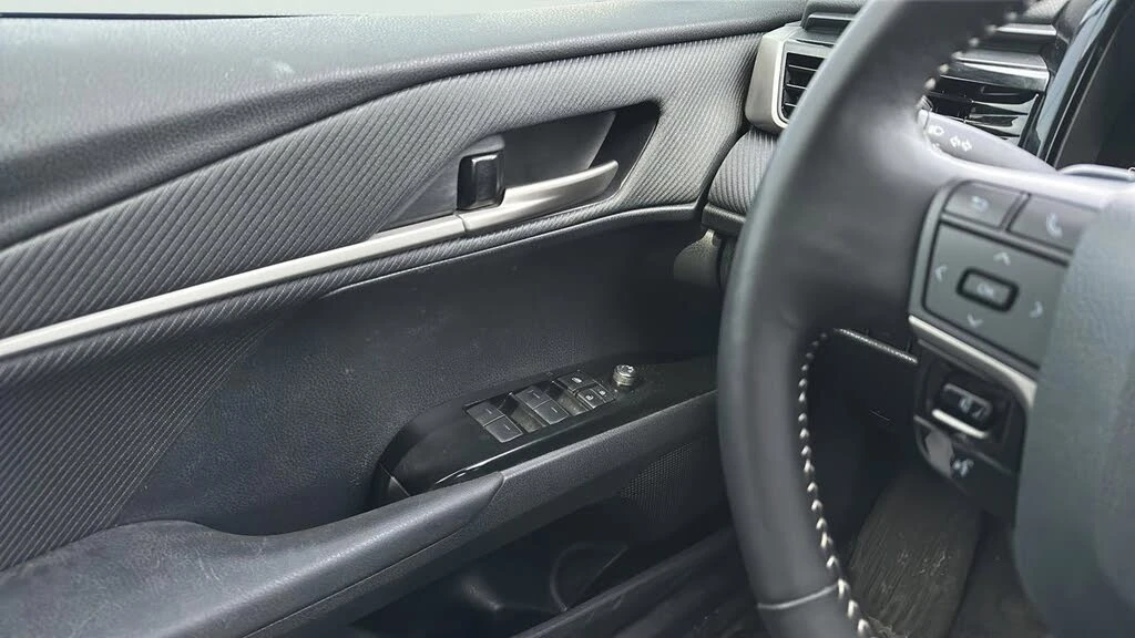 Toyota Camry SE FWD, снимка 14 - Автомобили и джипове - 54367376