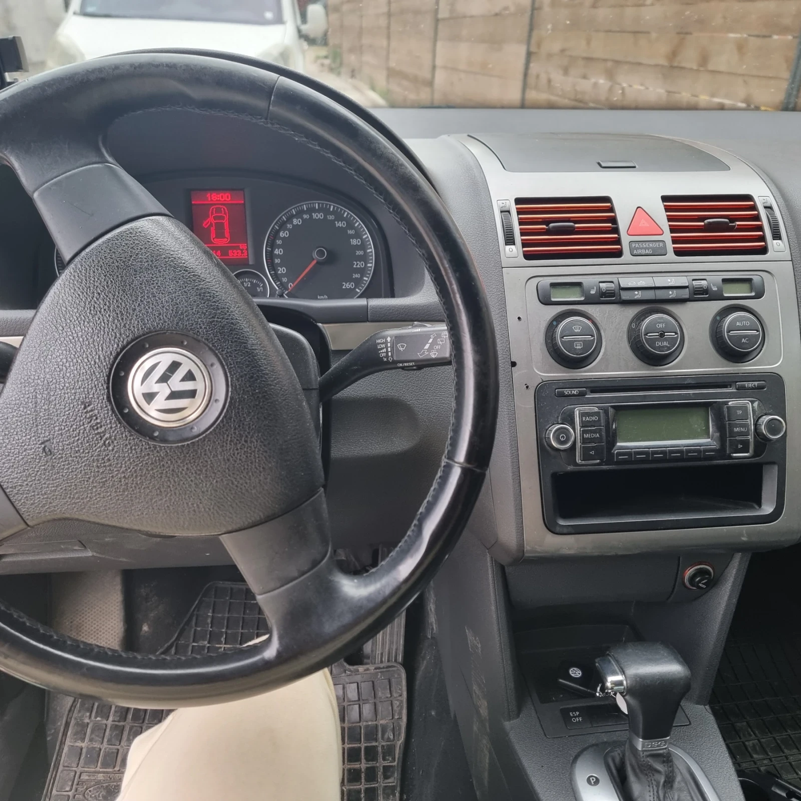 VW Touran, снимка 3 - Автомобили и джипове - 54478253