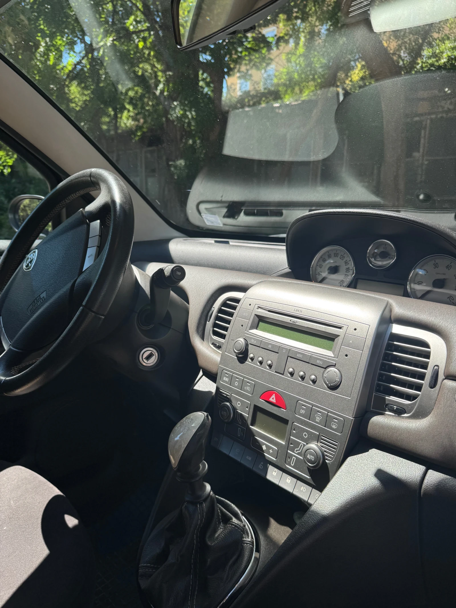Lancia Ypsilon, снимка 8 - Автомобили и джипове - 55316961