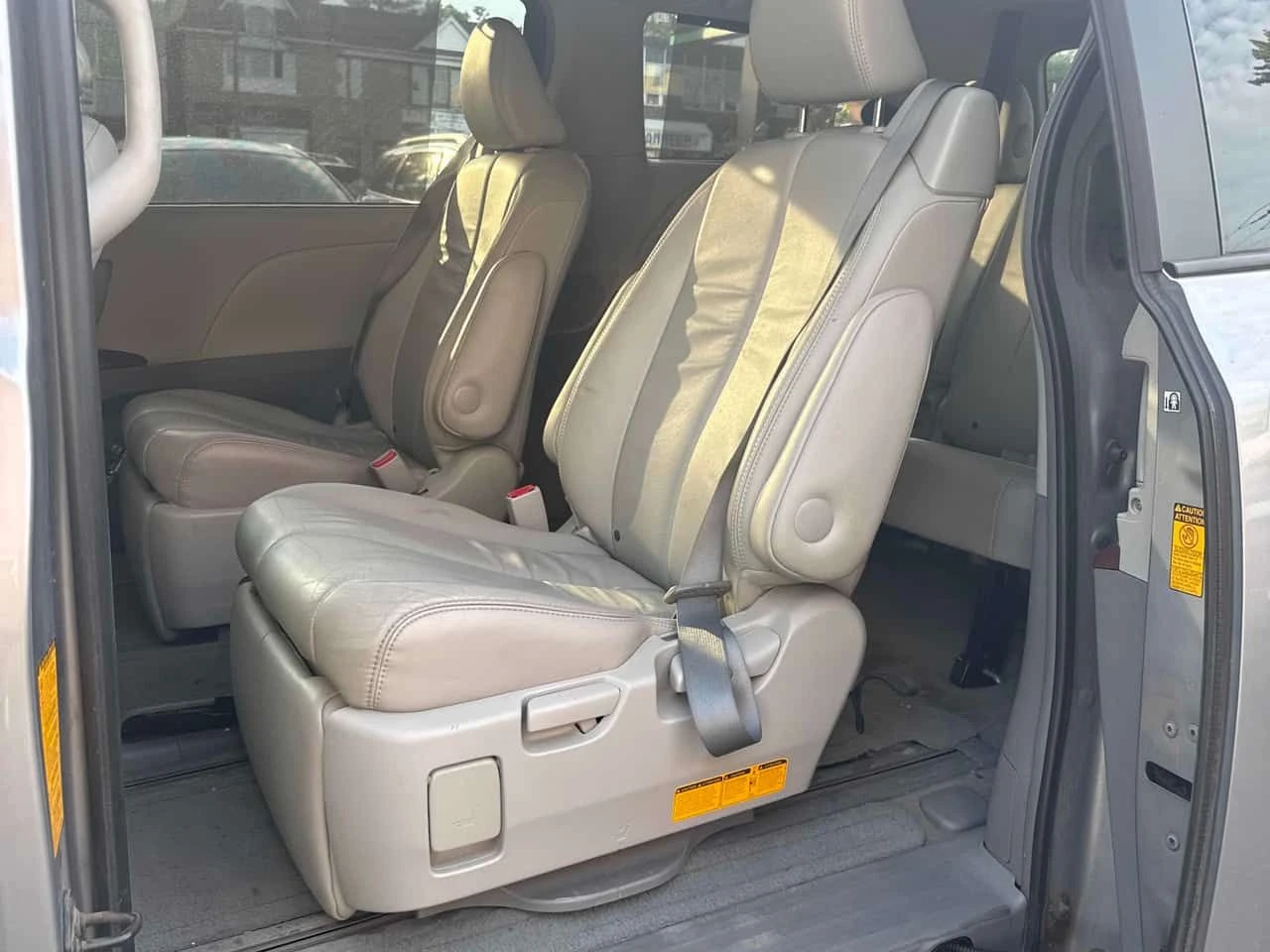 Toyota Sienna * XLE * АВТОКРЕДИТ БЕЗ ПЪРВОНАЧАЛНА ВНОСКА* , снимка 11 - Автомобили и джипове - 55427392