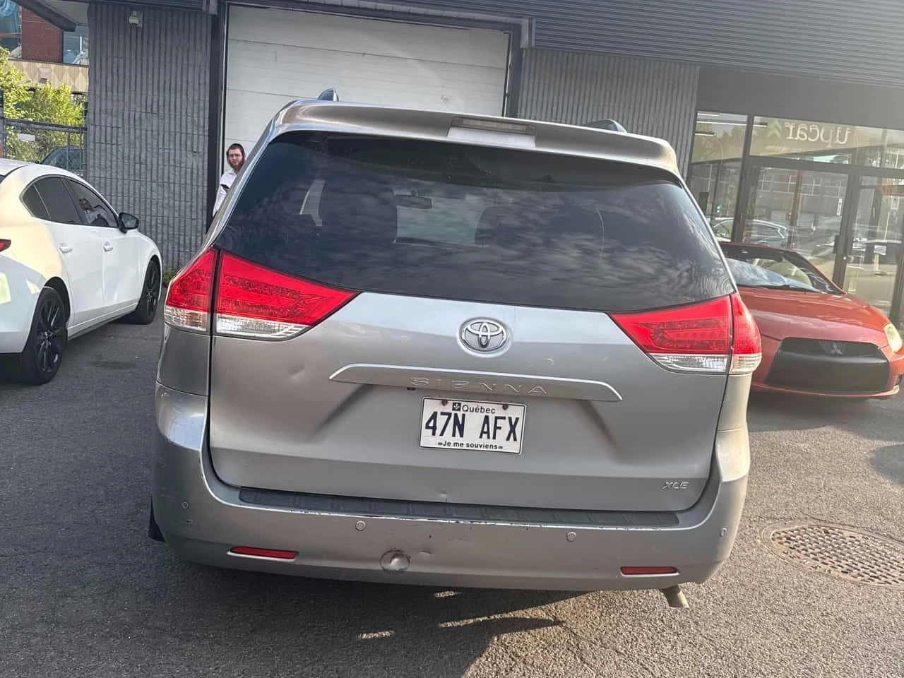 Toyota Sienna * XLE * АВТОКРЕДИТ БЕЗ ПЪРВОНАЧАЛНА ВНОСКА* , снимка 4 - Автомобили и джипове - 55427392