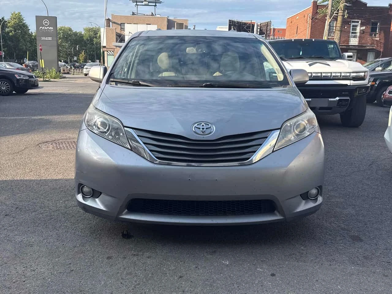 Toyota Sienna * XLE * АВТОКРЕДИТ БЕЗ ПЪРВОНАЧАЛНА ВНОСКА* , снимка 6 - Автомобили и джипове - 55427392