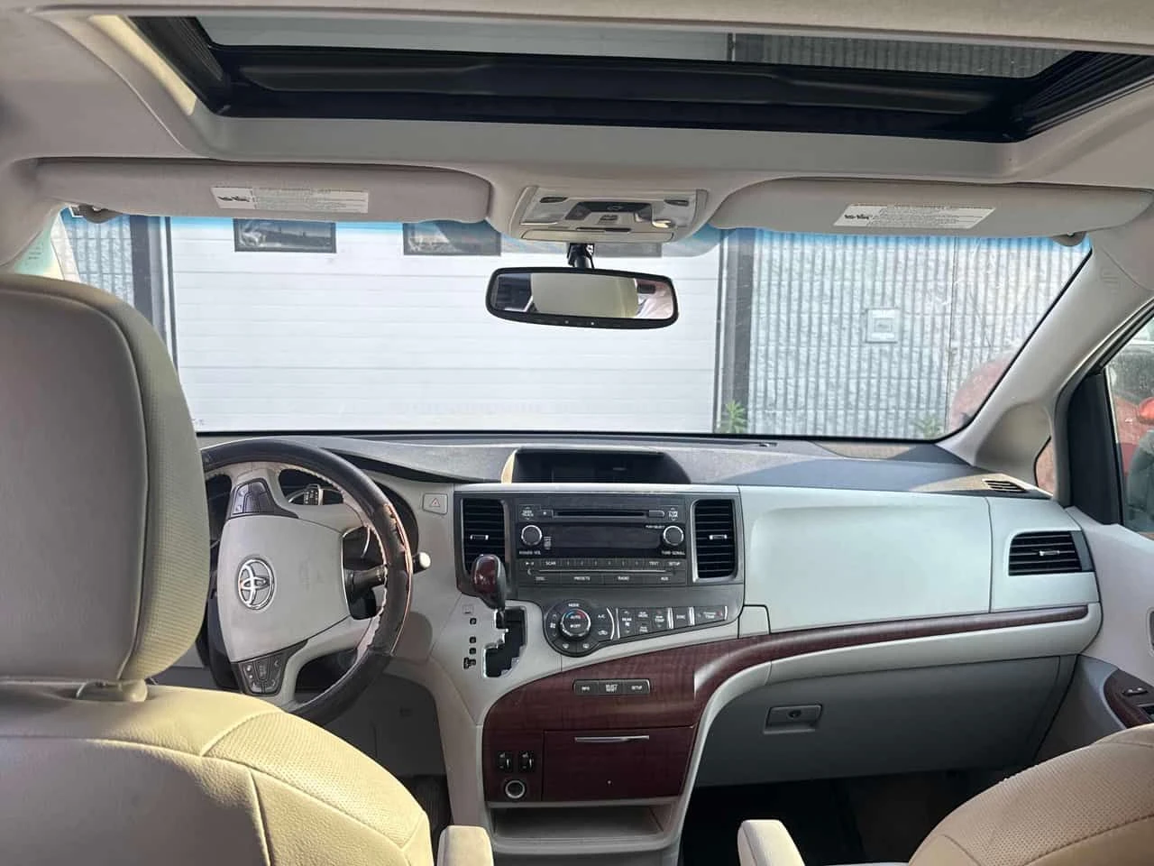 Toyota Sienna * XLE * АВТОКРЕДИТ БЕЗ ПЪРВОНАЧАЛНА ВНОСКА* , снимка 9 - Автомобили и джипове - 55427392