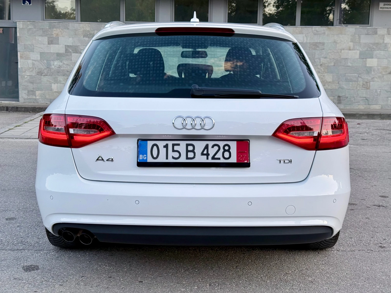 Audi A4 B8.5* 2.0TDI* FACELIFT* NAVI* LED* BiXenon* Euro5B, снимка 3 - Автомобили и джипове - 56134247